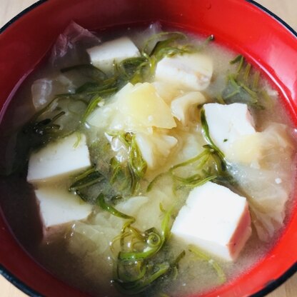 シンプルなレシピで短時間で作ることができました。野菜、海藻、豆腐でしっかり栄養も摂れる一品ですね。
やさしい味付けにできて、体が温まって美味しかったです。